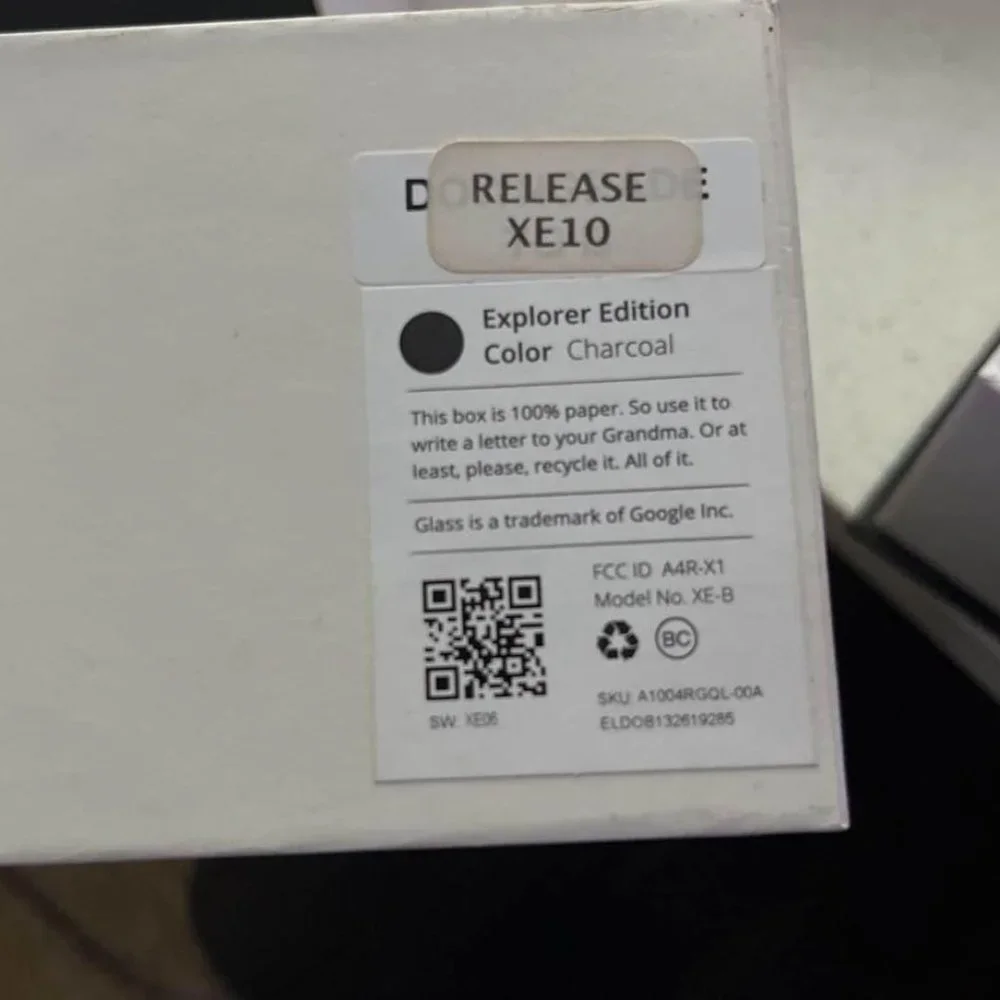 Google‎ Glass Explorer Edition Bundle +Yearbook